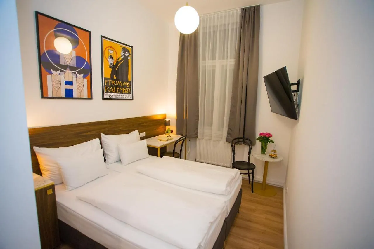 Hotel Pension Central I Self Check In Vienne