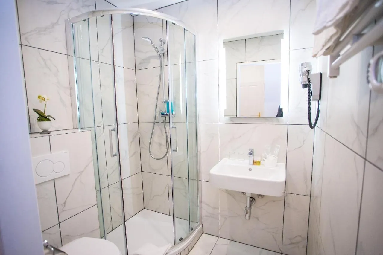 Hotel Pension Central I Self Check In Vienne