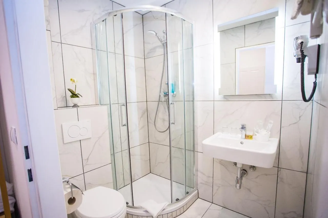 Hotel Pension Central I Self Check In Vienne