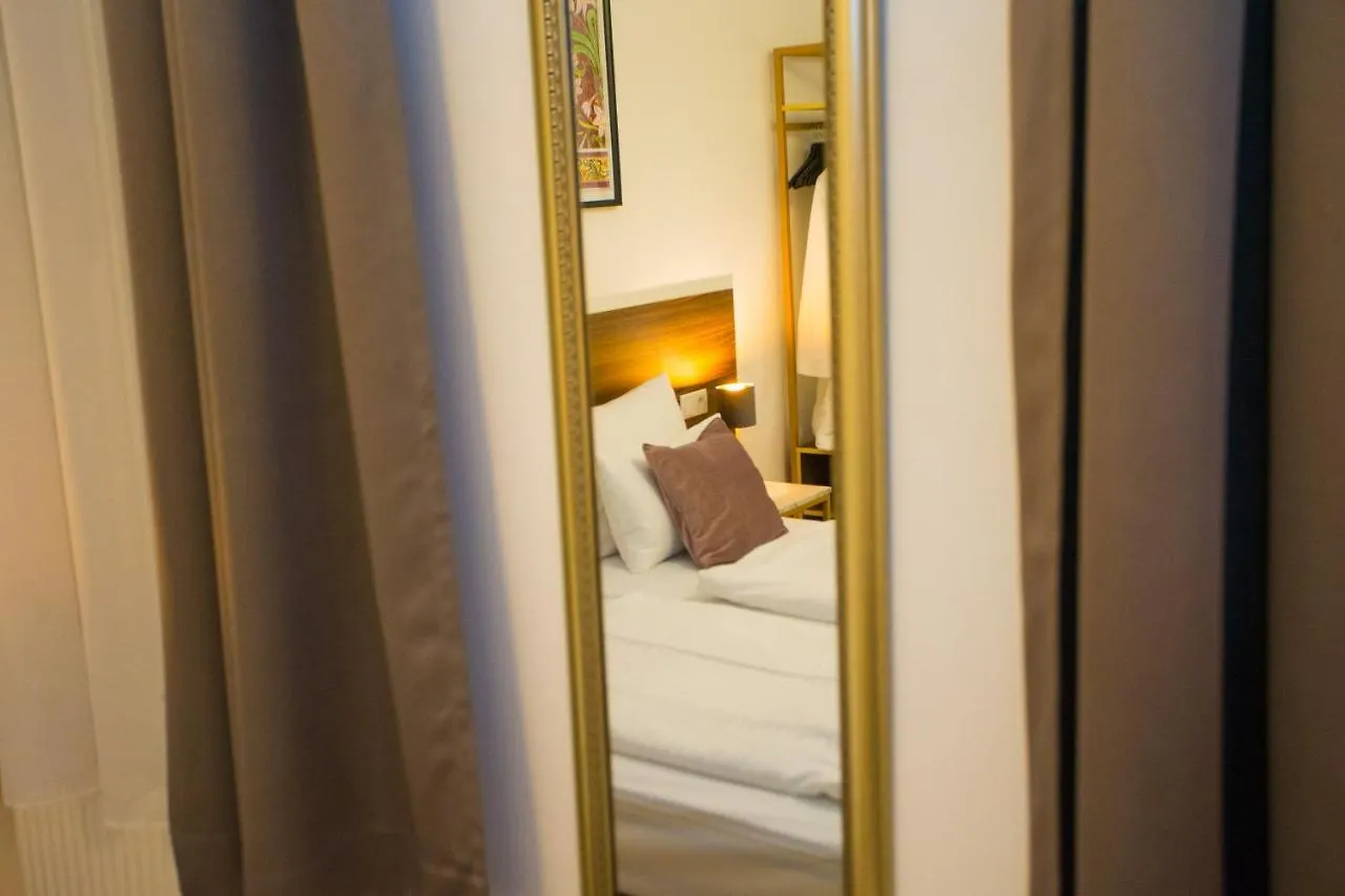 Hotel Pension Central I Self Check In Vienne