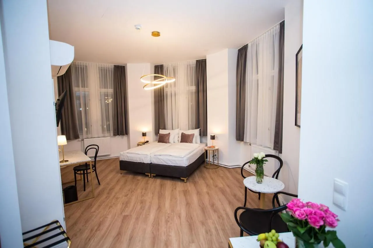 Hotel Pension Central I Self Check In Vienne