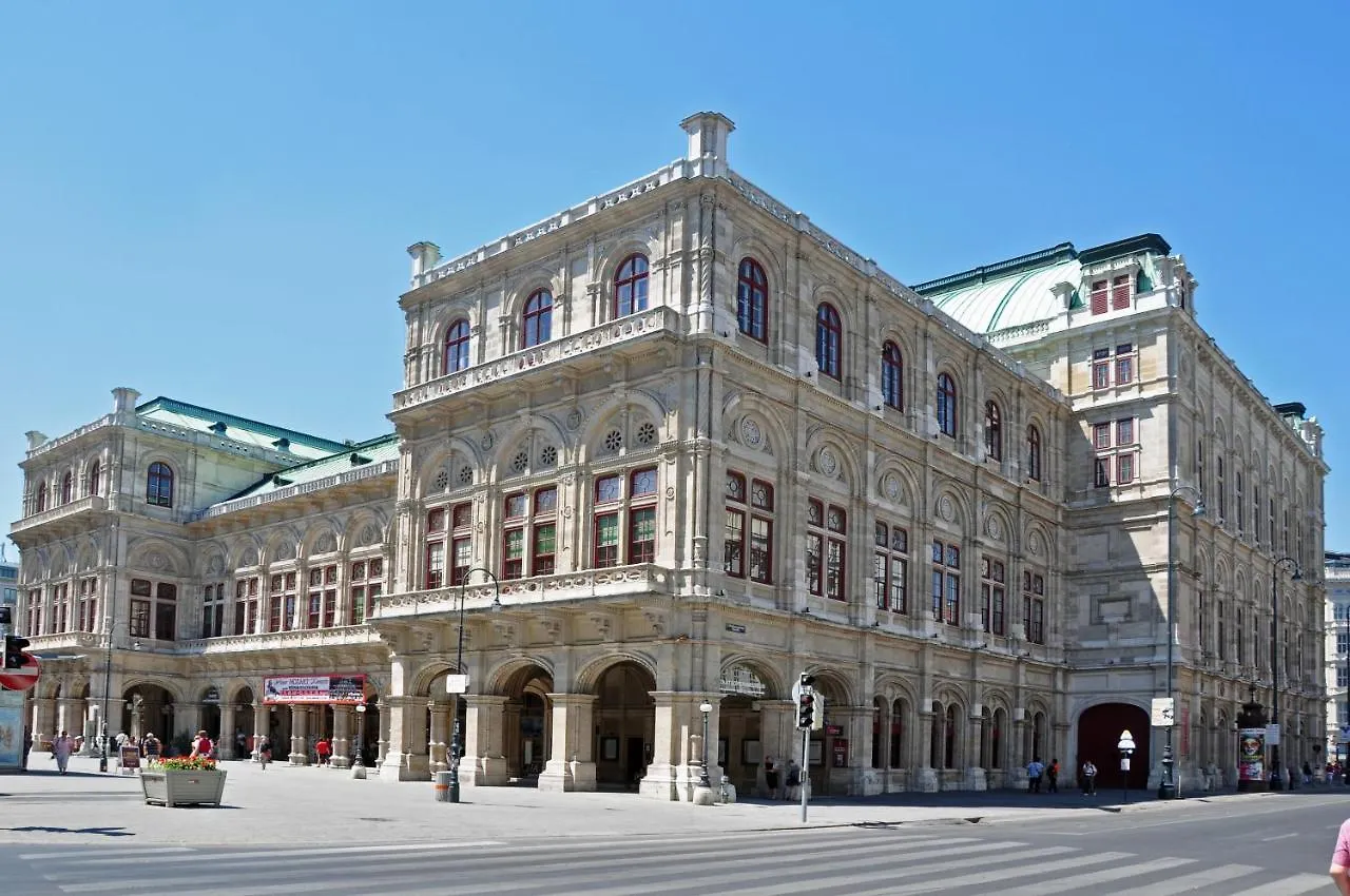 Hotel Pension Central I Self Check In Vienne