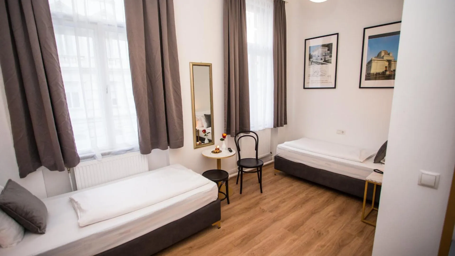 Hotel Pension Central I Self Check In Vienne Autriche